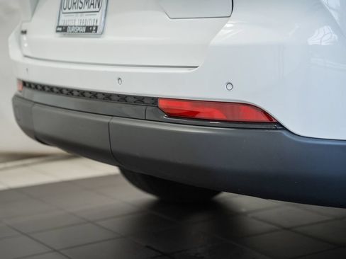 Used 2023 Jeep Grand Cherokee Altitude AWD/4WD image 8