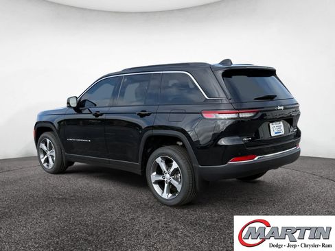 New 2025 Jeep Grand Cherokee Limited w/ MOPAR Finishing Package AWD/4WD image 3
