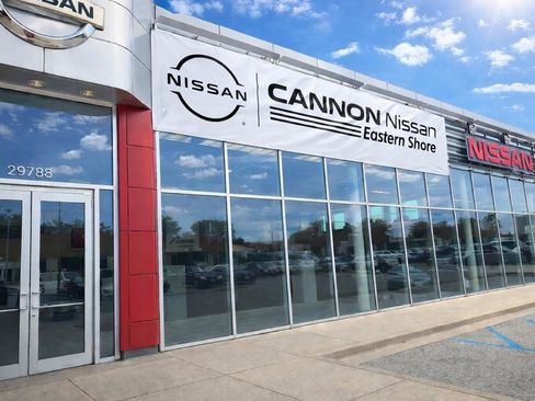 Used 2023 Nissan Rogue S image 2