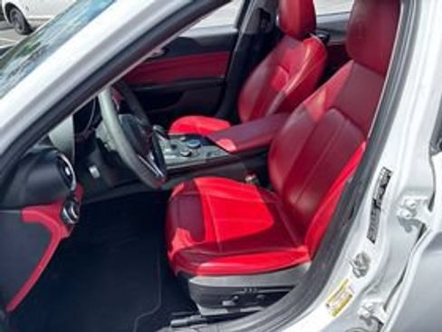 Used 2019 Alfa Romeo Giulia w/ Nero Edizione RWD image 6
