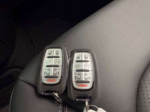 New 2026 Chrysler Pacifica Select image 29