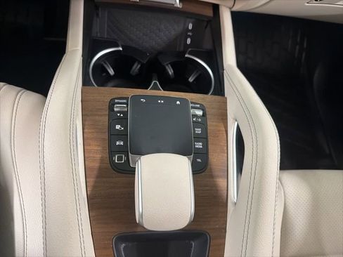 Used 2025 Mercedes-Benz GLE 450e 4MATIC image 30
