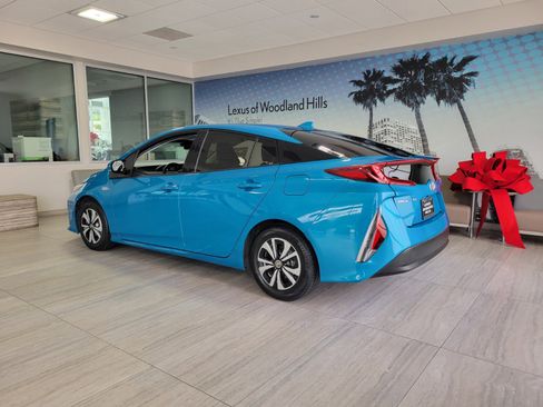 Used 2019 Toyota Prius Prime Premium w/ Carpet Mat Package FWD image 3