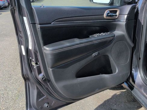 Used 2016 Jeep Grand Cherokee Limited w/ Luxury Group II image 9