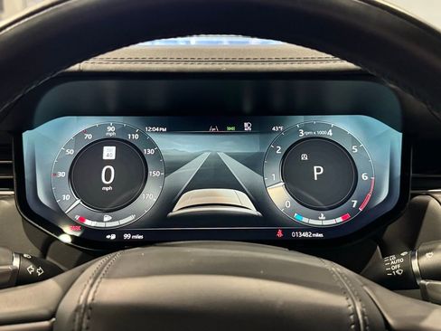 Used 2025 Land Rover Range Rover SE image 16