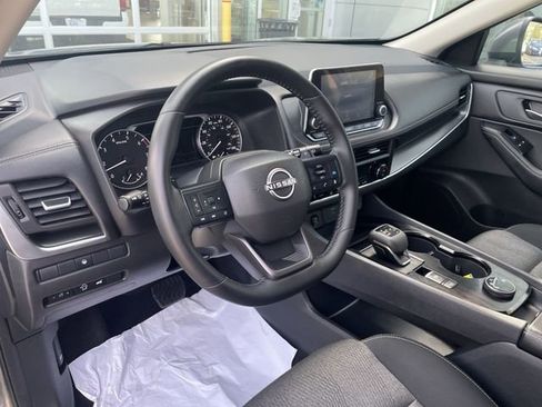 Used 2025 Nissan Rogue SV AWD/4WD image 18