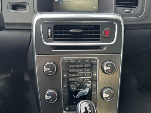 Used 2014 Volvo S60 T5 image 4