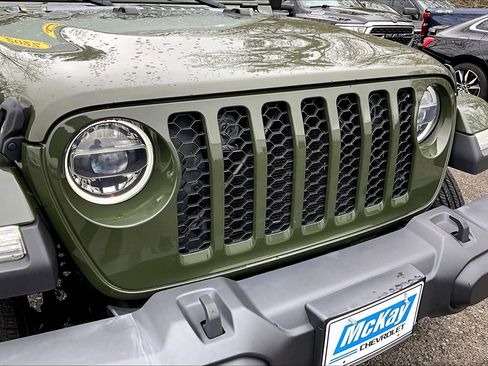 Used 2022 Jeep Gladiator Sport image 24