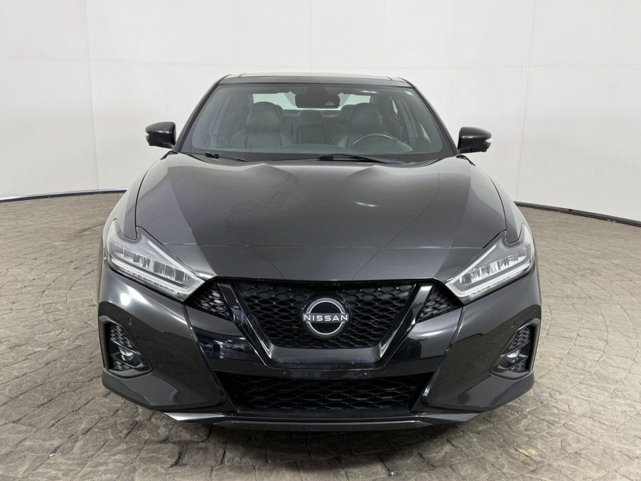 Used 2023 Nissan Maxima SR FWD image 2