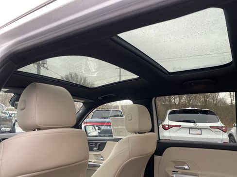 Used 2025 Mercedes-Benz GLB 250 4MATIC image 25