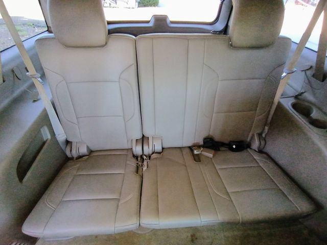 Used 2015 Chevrolet Suburban LT RWD image 58