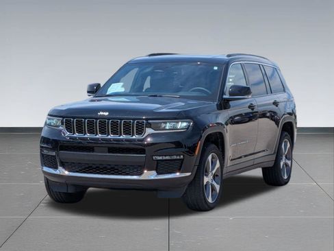 Used 2025 Jeep Grand Cherokee L Limited w/ Trailer Tow Package AWD/4WD image 9