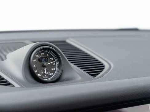 Certified 2025 Porsche Macan AWD/4WD image 24