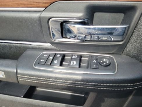 Used 2017 RAM 1500 Laramie AWD/4WD image 39