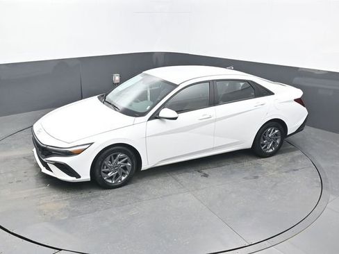 Used 2024 Hyundai Elantra SEL image 46