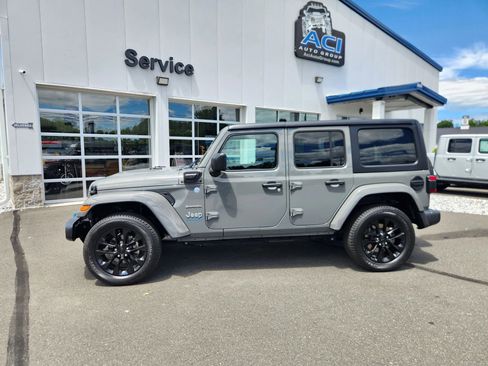 Used 2023 Jeep Wrangler Unlimited Sahara image 8