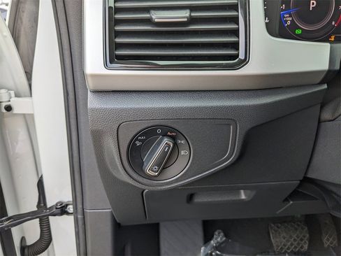 Certified 2022 Volkswagen Atlas SE image 28