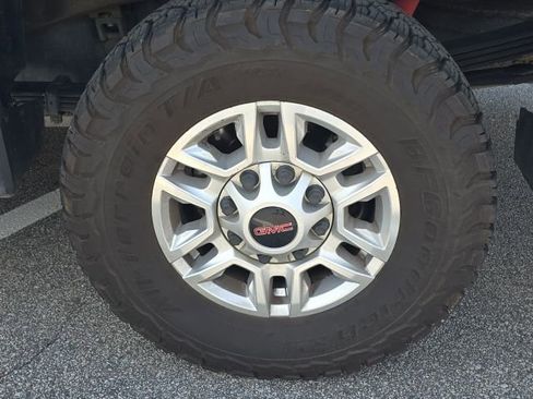 Used 2022 GMC Sierra 2500 SLE w/ X31 Off-Road Package image 13