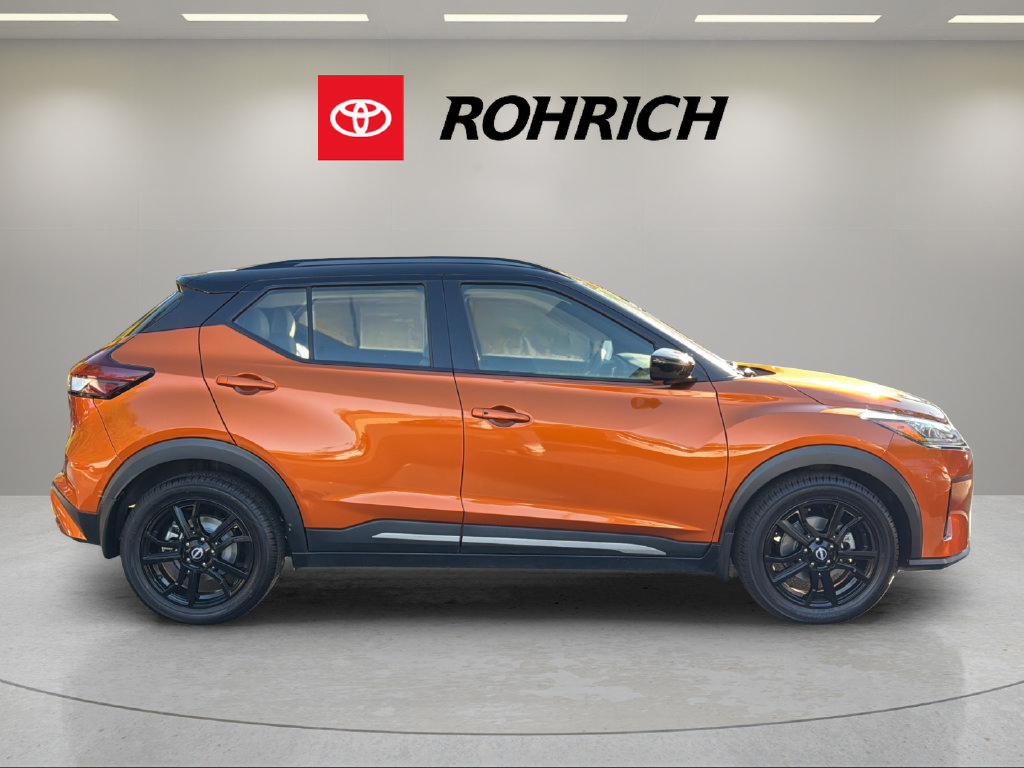 Used 2023 Nissan Kicks SR w/ SR Premium Package FWD image 5