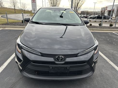 Used 2024 Toyota Corolla LE image 3