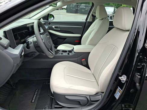 Certified 2025 Hyundai Sonata SE FWD image 16