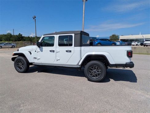 New 2025 Jeep Gladiator Sport image 5