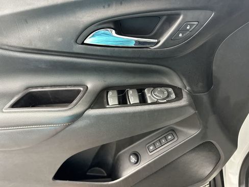 Used 2022 Chevrolet Equinox Premier FWD image 11