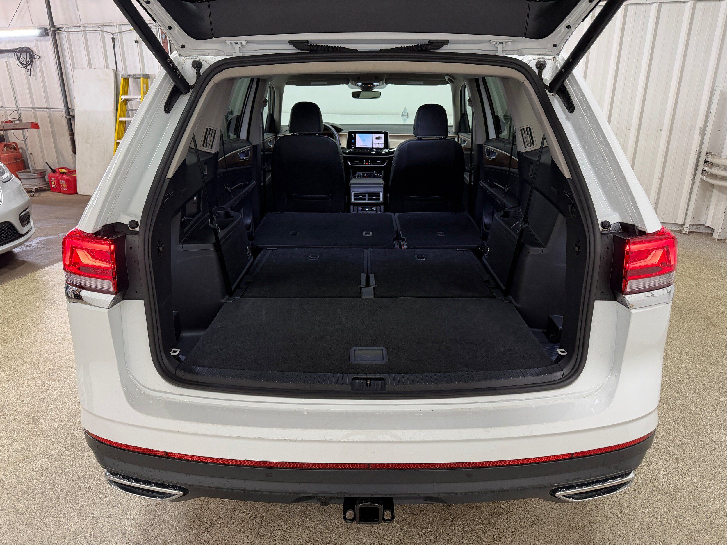 Used 2025 Volkswagen Atlas SE AWD/4WD image 31