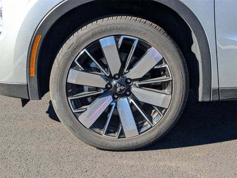 Used 2025 Mitsubishi Outlander SE image 14