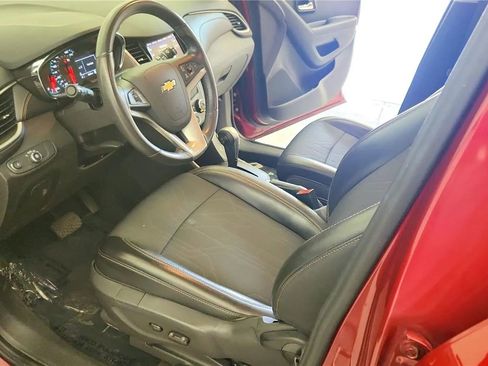 Used 2020 Chevrolet Trax LT w/ Driver Confidence Package FWD image 22