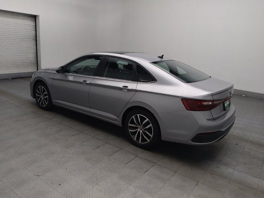 Used 2025 Volkswagen Jetta SE FWD image 3