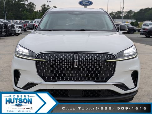 New 2025 Lincoln Aviator 2WD w/ Equipment Group 101A image 3