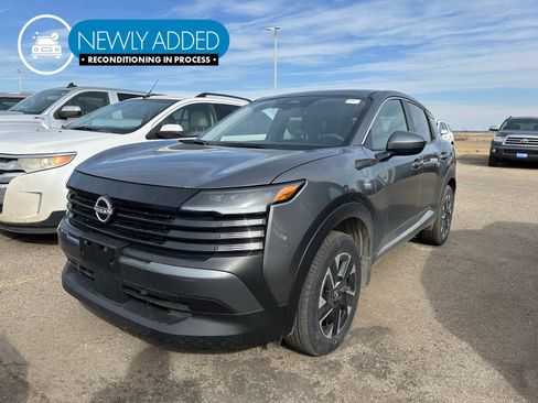 Used 2025 Nissan Kicks SV w/ Charging Package image 1