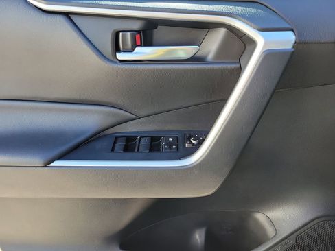 Used 2021 Toyota RAV4 XLE image 15