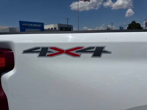 Used 2025 Chevrolet Silverado 2500 LT w/ Convenience Package AWD/4WD image 12