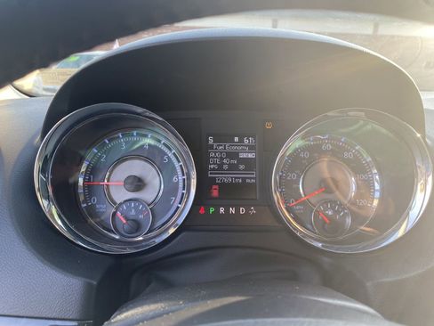 Used 2011 Chrysler Town & Country Touring-L w/ Entertainment Group #2 image 12