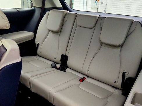 Used 2025 Kia Carnival SX w/ SX Dark Edition Package FWD image 23