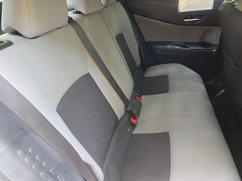 Used 2019 Toyota C-HR XLE FWD image 11