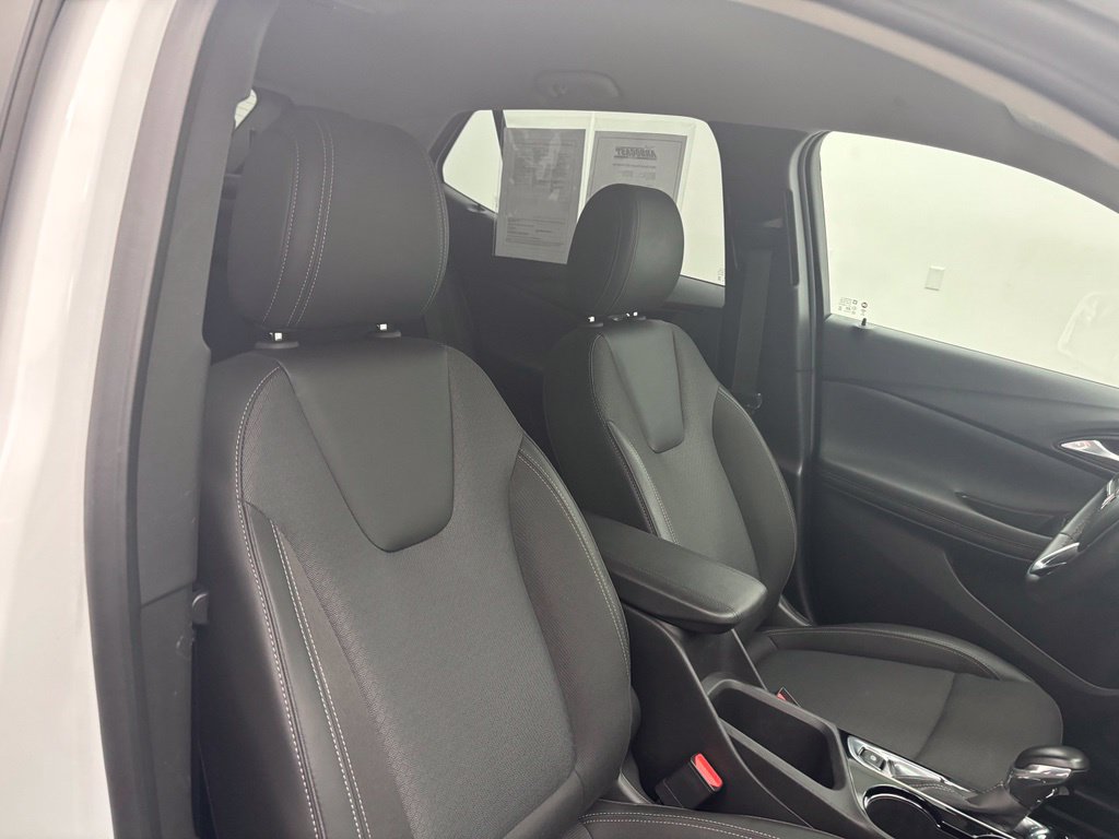 Used 2024 Buick Encore GX Preferred w/ Comfort Package FWD image 32