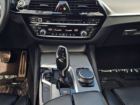Used 2018 BMW 530e w/ M Sport Package 2 RWD image 28
