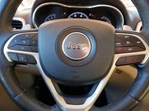 Used 2017 Jeep Grand Cherokee Limited w/ Luxury Group II image 25