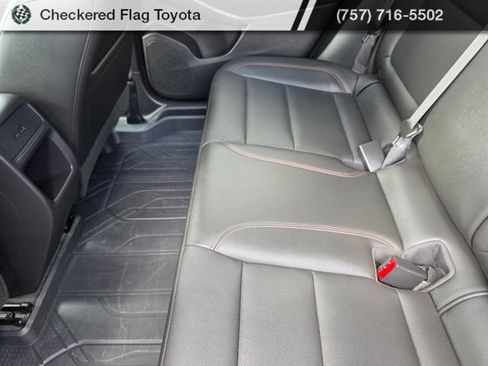 Used 2024 Chevrolet Trax RS w/ Sunroof Package FWD image 38