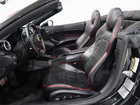 Used 2016 Ferrari California T RWD image 9