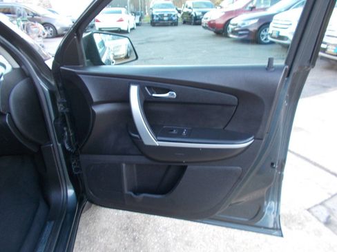 Used 2011 GMC Acadia SLE image 18