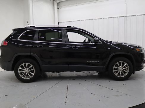 Used 2021 Jeep Cherokee Latitude Lux AWD/4WD image 2