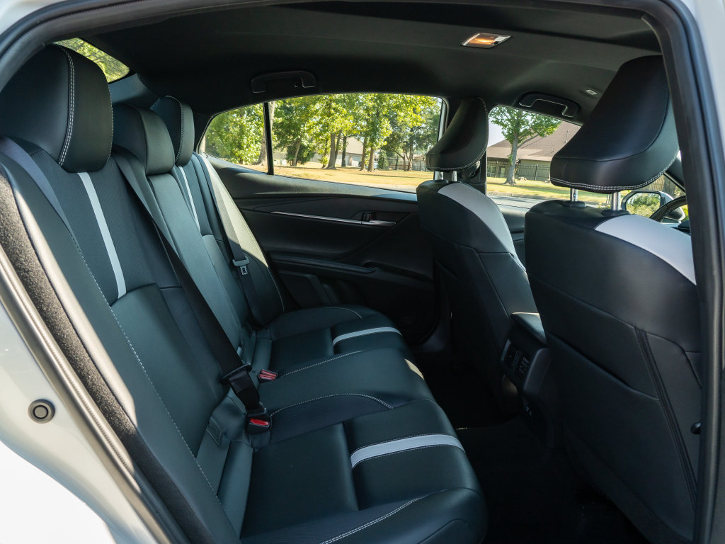 Used 2025 Toyota Camry SE FWD image 18