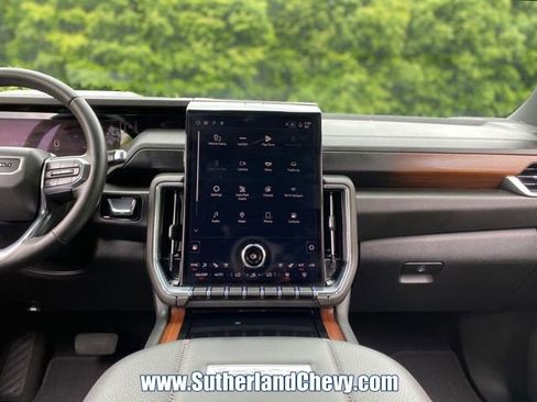 Used 2025 GMC Yukon XL Denali AWD/4WD image 27