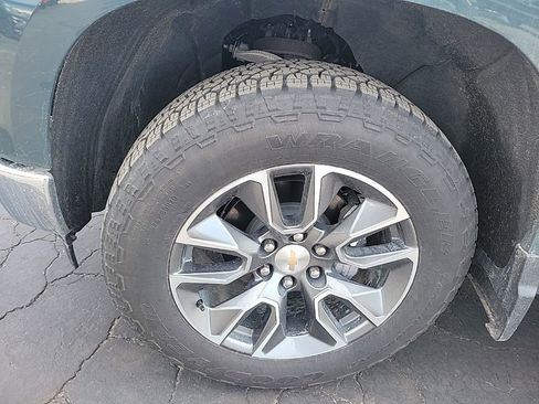 Used 2025 Chevrolet Silverado 1500 LT image 7