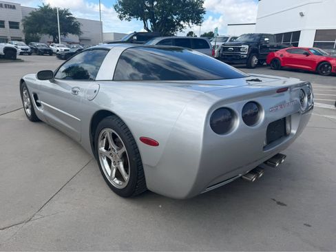 Used 2004 Chevrolet Corvette Coupe w/ Roof Package RWD image 2