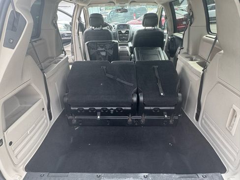 Used 2012 Chrysler Town & Country Touring-L w/ Entertainment Group #2 image 19